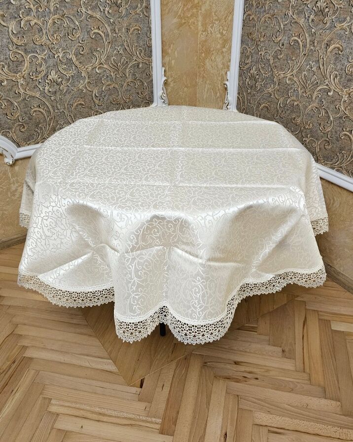 Кругла скатертина 