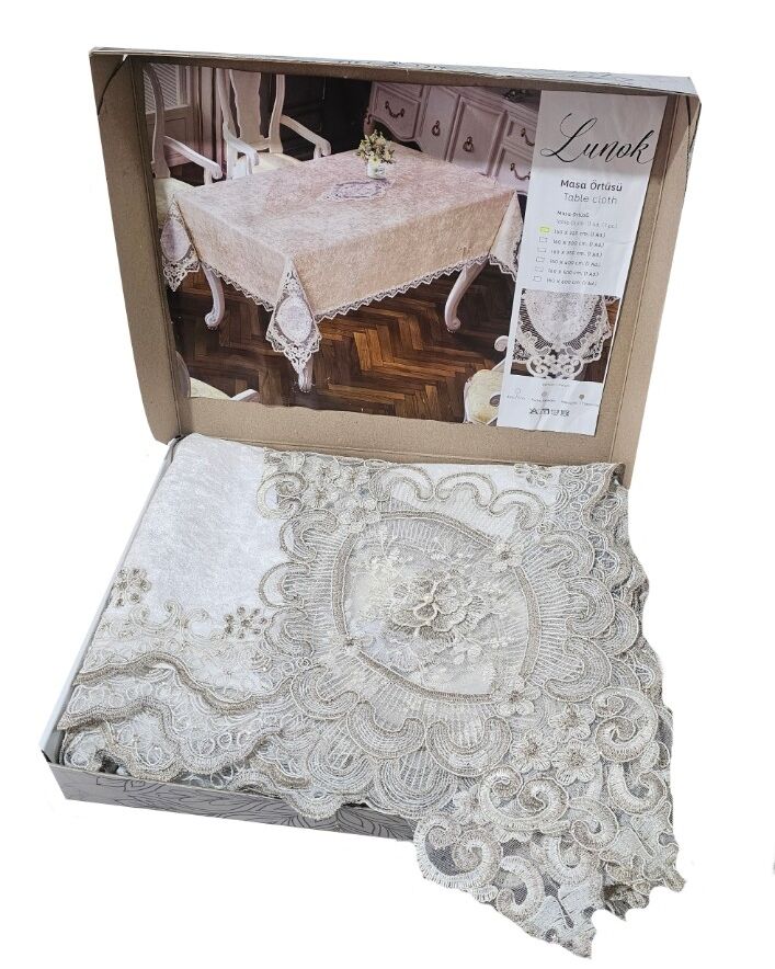 Подарункова бархатна скатертина 