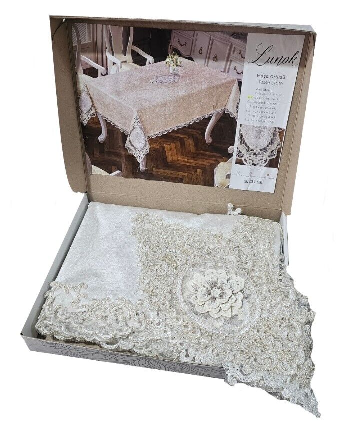 Подарункова бархатна скатертина 