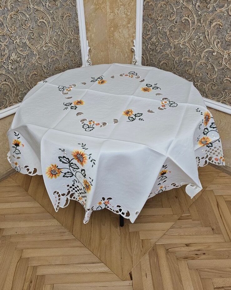 Кругла скатертина 
