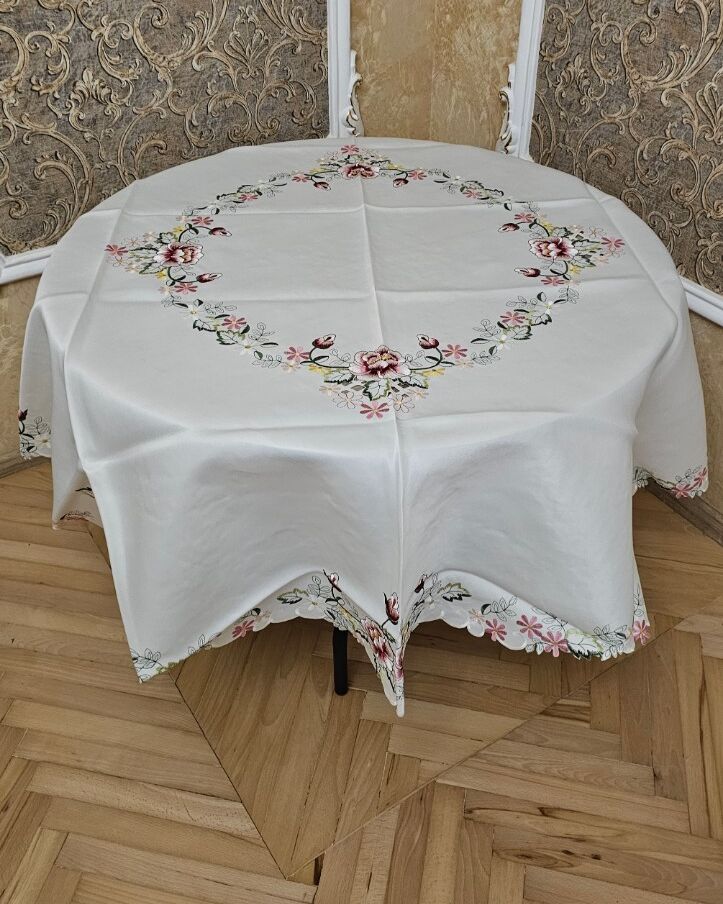 Кругла скатертина 